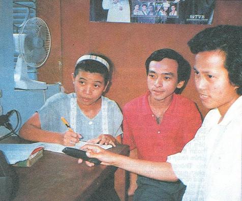 Tổ dịch thuật (trái sang): Dương Ngọc Bích, Đỗ Thanh Thiện, Quách Khả Phương